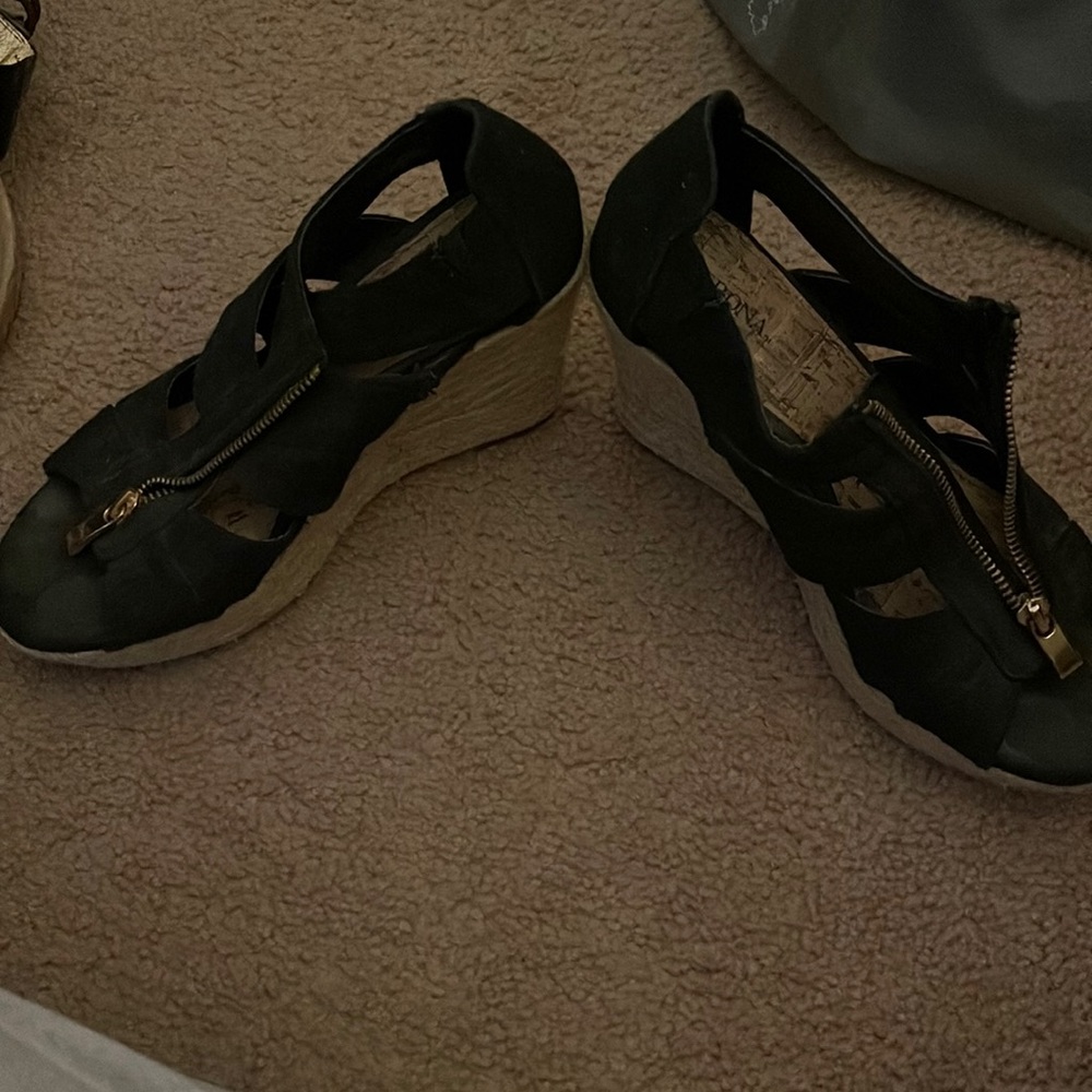 Black Wedges